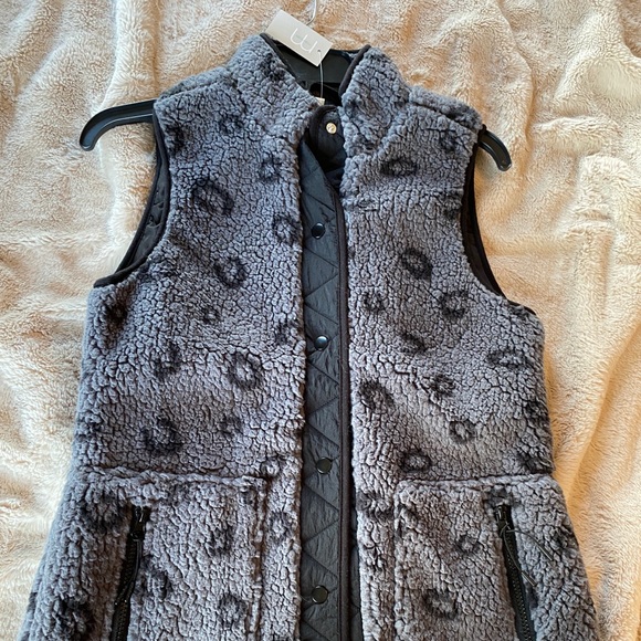 Maurice’s Leopard Sherpa Vest - Picture 1 of 3
